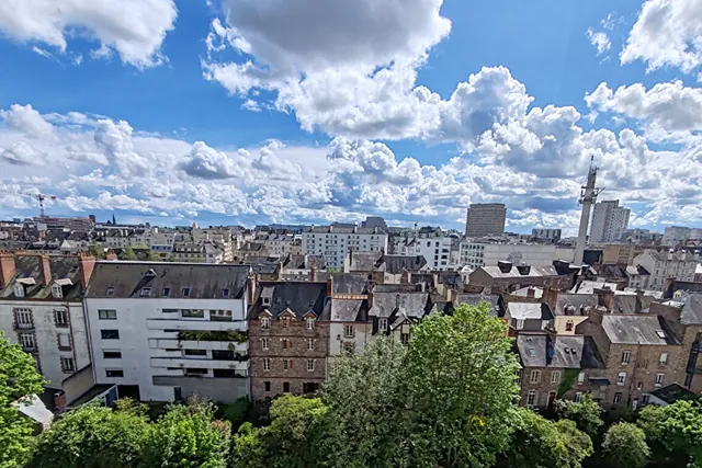 Vue sur la Vilaine et les toits de Rennes