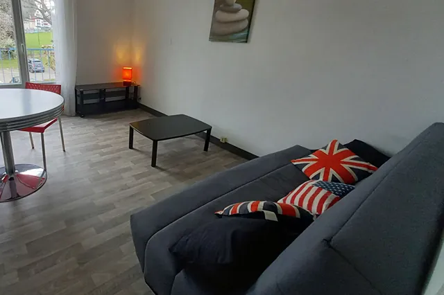 Studio meublé avec son coin repas